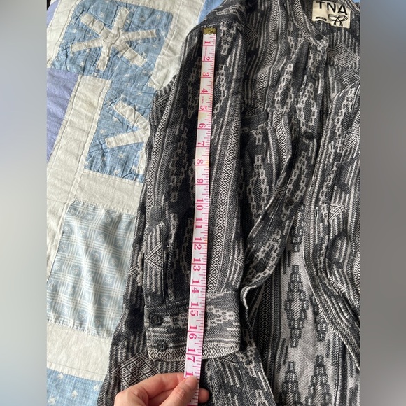 TNA 2010 Black Grey Boho Bohemian Western Country Button Up Womens Short Small - Picture 11 of 11